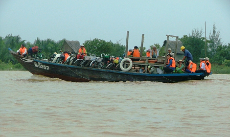 Đảm bảo an toàn giao thông tại các bến khách ngang sông