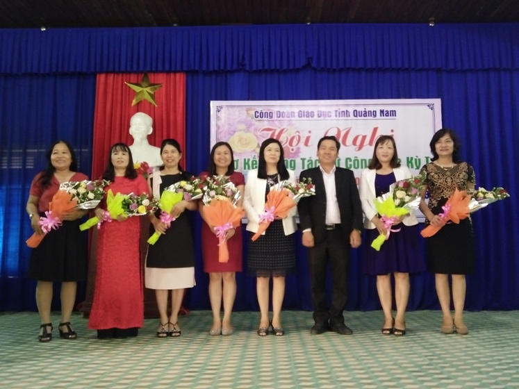 Công đoàn Giáo dục tỉnh Quảng Nam tổ chức Hội nghị Sơ kết hoạt động nữ công năm học 2017-2018; sinh hoạt kỷ niệm 108 năm ngày Quốc tế Phụ nữ ( 8/3/1910- 8/3/2018) và 1978 năm khởi nghĩa Hai Bà Trưng