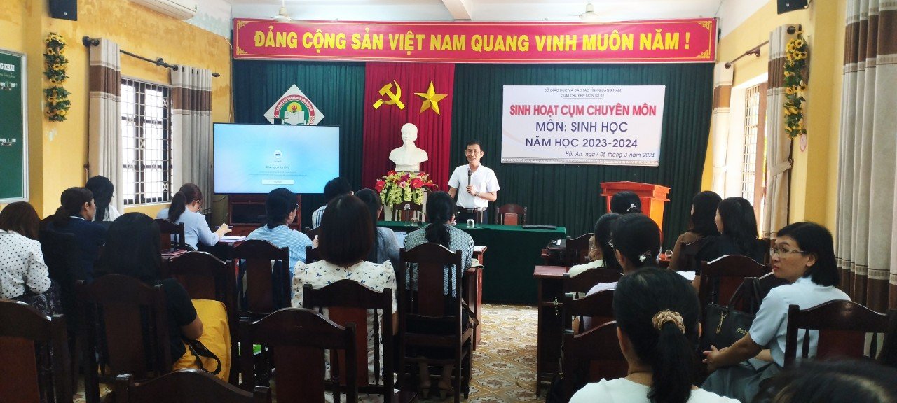 SINH HOẠT CỤM CHUYÊN MÔN CẤP TRUNG HỌC PHỔ THÔNG NĂM HỌC 2023-2024